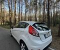 Білий Форд Фієста, об'ємом двигуна 1 л та пробігом 115 тис. км за 6402 $, фото 1 на Automoto.ua