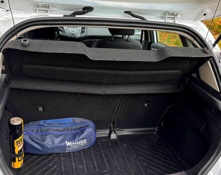 Белый Форд Фиеста, объемом двигателя 1.4 л и пробегом 149 тыс. км за 7200 $, фото 12 на Automoto.ua