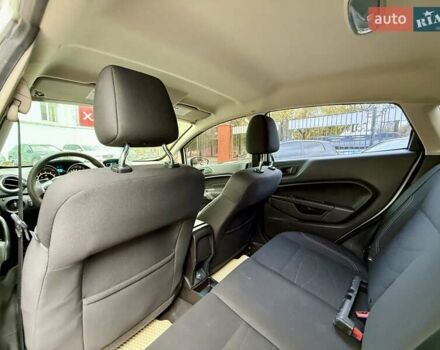 Білий Форд Фієста, об'ємом двигуна 1.6 л та пробігом 138 тис. км за 7500 $, фото 15 на Automoto.ua