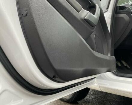 Белый Форд Фиеста, объемом двигателя 1 л и пробегом 90 тыс. км за 7300 $, фото 4 на Automoto.ua