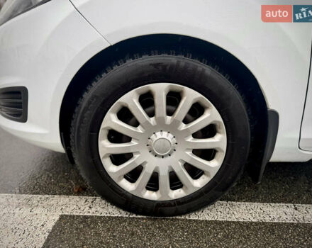 Белый Форд Фиеста, объемом двигателя 1 л и пробегом 132 тыс. км за 7800 $, фото 8 на Automoto.ua