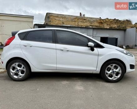 Білий Форд Фієста, об'ємом двигуна 1.6 л та пробігом 138 тис. км за 7500 $, фото 11 на Automoto.ua