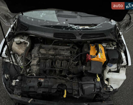 Белый Форд Фиеста, объемом двигателя 1.24 л и пробегом 75 тыс. км за 2650 $, фото 16 на Automoto.ua