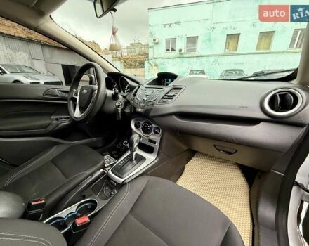 Білий Форд Фієста, об'ємом двигуна 1.6 л та пробігом 138 тис. км за 7500 $, фото 13 на Automoto.ua