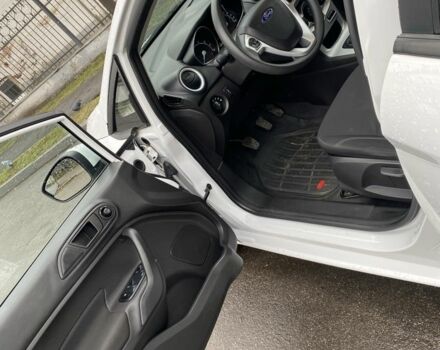 Білий Форд Фієста, об'ємом двигуна 1 л та пробігом 90 тис. км за 7300 $, фото 4 на Automoto.ua