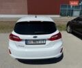 Білий Форд Фієста, об'ємом двигуна 1 л та пробігом 121 тис. км за 9000 $, фото 2 на Automoto.ua