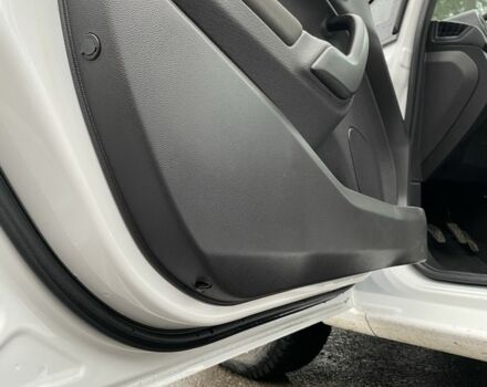 Білий Форд Фієста, об'ємом двигуна 1 л та пробігом 90 тис. км за 7300 $, фото 5 на Automoto.ua