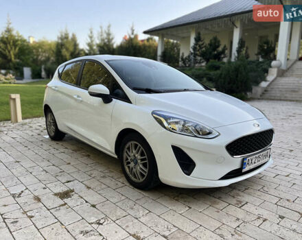 Форд Фиеста 2017 в Харькове на Automoto.ua Белый Форд Фиеста, объемом двигателя 1 л и пробегом 89 тыс. км за 11000 $, фото 1 на Automoto.ua