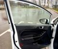 Белый Форд Фиеста, объемом двигателя 1 л и пробегом 132 тыс. км за 7950 $, фото 11 на Automoto.ua