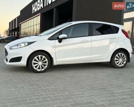 Білий Форд Фієста, об'ємом двигуна 1 л та пробігом 54 тис. км за 9900 $, фото 4 на Automoto.ua