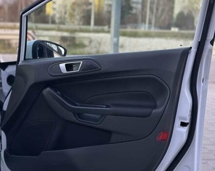 Білий Форд Фієста, об'ємом двигуна 1 л та пробігом 54 тис. км за 9900 $, фото 34 на Automoto.ua