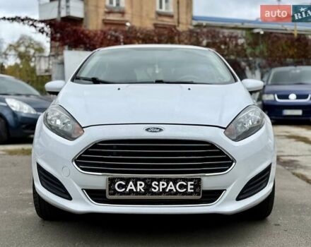 Білий Форд Фієста, об'ємом двигуна 1.6 л та пробігом 138 тис. км за 7500 $, фото 2 на Automoto.ua