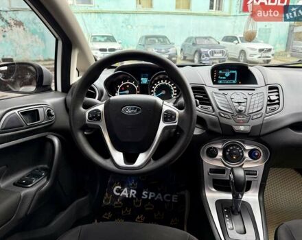 Білий Форд Фієста, об'ємом двигуна 1.6 л та пробігом 138 тис. км за 7500 $, фото 17 на Automoto.ua