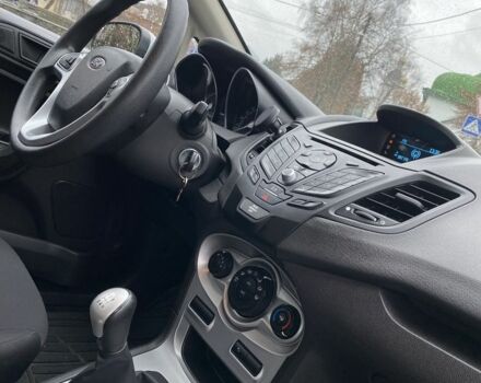 Білий Форд Фієста, об'ємом двигуна 1 л та пробігом 90 тис. км за 7300 $, фото 7 на Automoto.ua