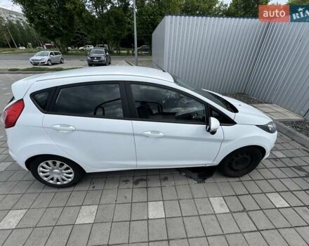 Білий Форд Фієста, об'ємом двигуна 1.24 л та пробігом 130 тис. км за 6800 $, фото 7 на Automoto.ua