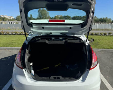 Белый Форд Фиеста, объемом двигателя 1 л и пробегом 132 тыс. км за 8500 $, фото 10 на Automoto.ua