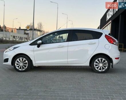 Білий Форд Фієста, об'ємом двигуна 1 л та пробігом 54 тис. км за 9900 $, фото 5 на Automoto.ua