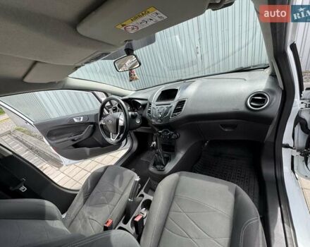Білий Форд Фієста, об'ємом двигуна 1.24 л та пробігом 130 тис. км за 6800 $, фото 17 на Automoto.ua