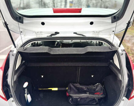 Белый Форд Фиеста, объемом двигателя 1 л и пробегом 132 тыс. км за 7800 $, фото 11 на Automoto.ua