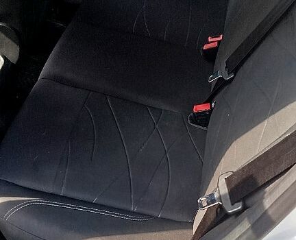 Білий Форд Фієста, об'ємом двигуна 1.2 л та пробігом 88 тис. км за 7500 $, фото 5 на Automoto.ua