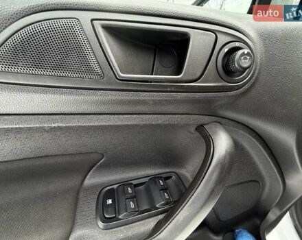 Білий Форд Фієста, об'ємом двигуна 1.6 л та пробігом 106 тис. км за 6950 $, фото 30 на Automoto.ua