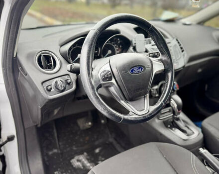 Белый Форд Фиеста, объемом двигателя 1 л и пробегом 132 тыс. км за 7800 $, фото 16 на Automoto.ua