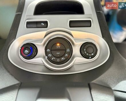 Білий Форд Фієста, об'ємом двигуна 1.6 л та пробігом 138 тис. км за 7500 $, фото 21 на Automoto.ua