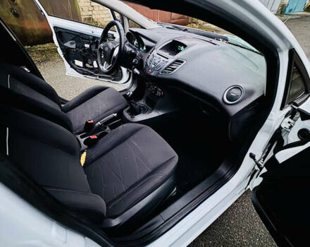 Белый Форд Фиеста, объемом двигателя 1.24 л и пробегом 75 тыс. км за 2650 $, фото 8 на Automoto.ua