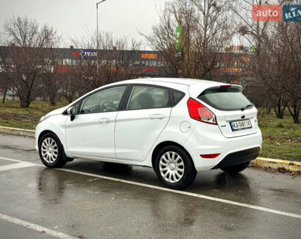 Белый Форд Фиеста, объемом двигателя 1 л и пробегом 132 тыс. км за 7800 $, фото 4 на Automoto.ua