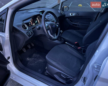 Белый Форд Фиеста, объемом двигателя 1.2 л и пробегом 200 тыс. км за 6300 $, фото 7 на Automoto.ua