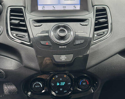 Білий Форд Фієста, об'ємом двигуна 1.6 л та пробігом 90 тис. км за 9400 $, фото 22 на Automoto.ua