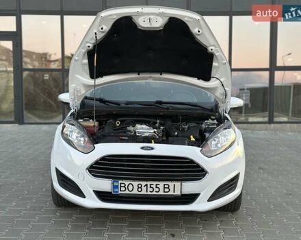 Білий Форд Фієста, об'ємом двигуна 1 л та пробігом 54 тис. км за 9900 $, фото 46 на Automoto.ua