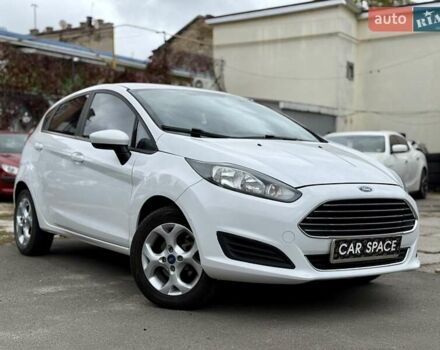 Білий Форд Фієста, об'ємом двигуна 1.6 л та пробігом 138 тис. км за 7500 $, фото 3 на Automoto.ua