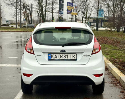 Белый Форд Фиеста, объемом двигателя 1 л и пробегом 132 тыс. км за 7500 $, фото 2 на Automoto.ua