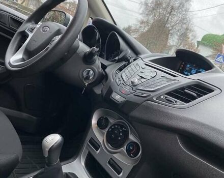 Белый Форд Фиеста, объемом двигателя 1 л и пробегом 90 тыс. км за 7300 $, фото 6 на Automoto.ua