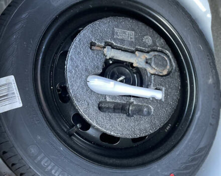 Білий Форд Фієста, об'ємом двигуна 1.08 л та пробігом 134 тис. км за 9999 $, фото 27 на Automoto.ua