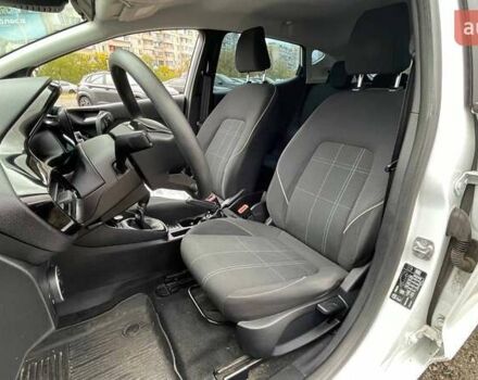 Белый Форд Фиеста, объемом двигателя 1.08 л и пробегом 101 тыс. км за 8990 $, фото 6 на Automoto.ua