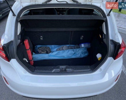 Білий Форд Фієста, об'ємом двигуна 1.08 л та пробігом 134 тис. км за 9999 $, фото 25 на Automoto.ua