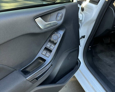 Белый Форд Фиеста, объемом двигателя 1 л и пробегом 58 тыс. км за 12900 $, фото 10 на Automoto.ua