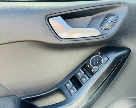 Білий Форд Фієста, об'ємом двигуна 1 л та пробігом 37 тис. км за 11200 $, фото 9 на Automoto.ua