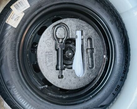 Білий Форд Фієста, об'ємом двигуна 1 л та пробігом 37 тис. км за 11200 $, фото 20 на Automoto.ua