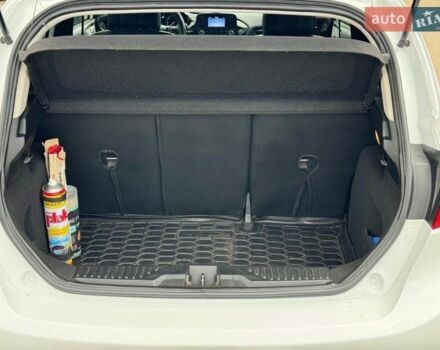 Белый Форд Фиеста, объемом двигателя 1 л и пробегом 128 тыс. км за 8490 $, фото 16 на Automoto.ua