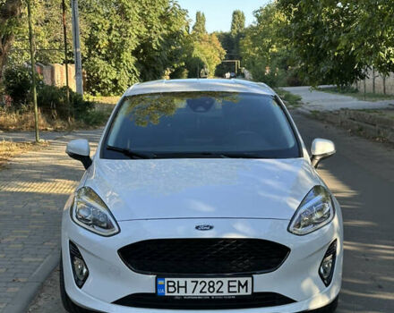Белый Форд Фиеста, объемом двигателя 1 л и пробегом 58 тыс. км за 12900 $, фото 2 на Automoto.ua