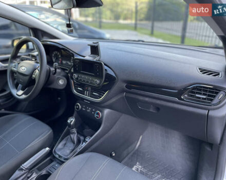 Білий Форд Фієста, об'ємом двигуна 1.08 л та пробігом 134 тис. км за 9999 $, фото 18 на Automoto.ua