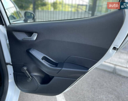 Білий Форд Фієста, об'ємом двигуна 1.08 л та пробігом 134 тис. км за 9999 $, фото 16 на Automoto.ua