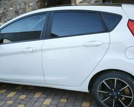 Белый Форд Фиеста, объемом двигателя 1.6 л и пробегом 66 тыс. км за 9000 $, фото 2 на Automoto.ua