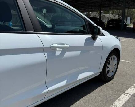 Белый Форд Фиеста, объемом двигателя 1 л и пробегом 93 тыс. км за 9800 $, фото 2 на Automoto.ua