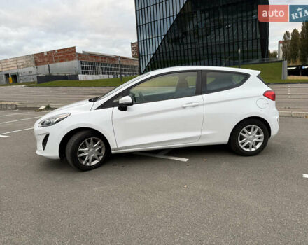 Форд Фиеста 2018 в Киеве на Automoto.ua Белый Форд Фиеста, объемом двигателя 1.08 л и пробегом 110 тыс. км за 8700 $, фото 1 на Automoto.ua