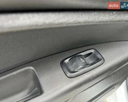 Белый Форд Фиеста, объемом двигателя 1.6 л и пробегом 130 тыс. км за 8190 $, фото 31 на Automoto.ua