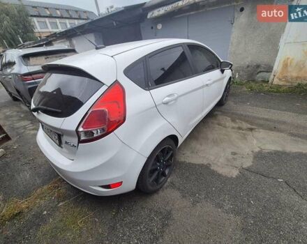 Белый Форд Фиеста, объемом двигателя 1.6 л и пробегом 48 тыс. км за 12600 $, фото 5 на Automoto.ua